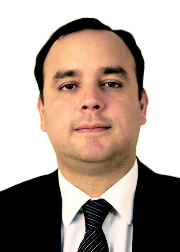 foto-dr-orlich Incisiones arqueadas realizadas con láser de femtosegundo para corregir el astigmatismo post-queratoplastia